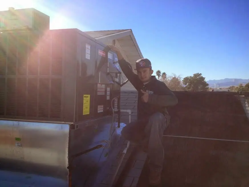 HVAC technician performing Heat Pump Repair on a rooftop unit in Southaven